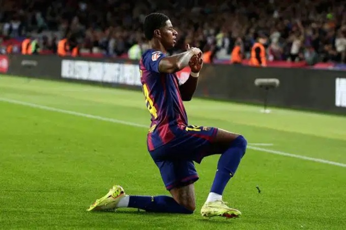 Khi không còn bị soi mói một cách quá quắt như tại Anh, Rashford mới thực sự tìm lại được bản năng của một sát thủ hàng đầu.