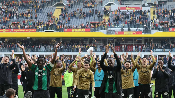 Lens là một tập thể vừa kinh nghiệp, vừa trẻ trung