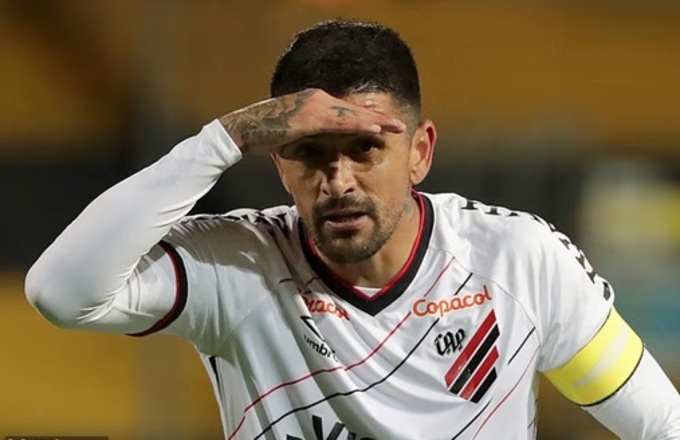 Trợ lý HLV Lucho Gonzalez của Porto đã nhiều lần gọi Mourinho là "kẻ phản bội"