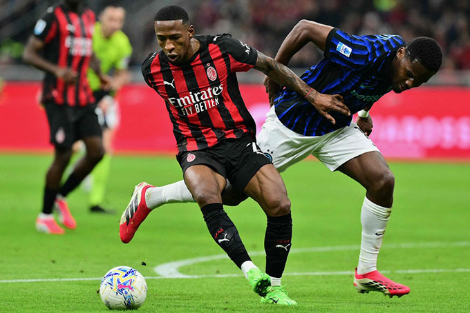 Inter có lợi thế về cả điểm số lẫn lịch thi đấu