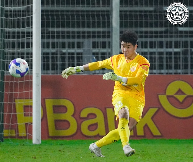 Phí Minh Long là thủ thành rất xuất sắc của PVF-CAND. Ảnh: CTV