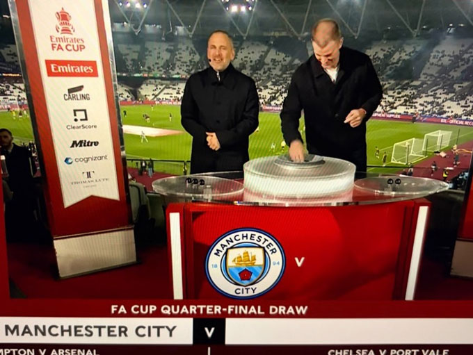 Man City phải đối đầu với Liverpool trong khi Arsenal và Chelsea gặp đối thủ dễ