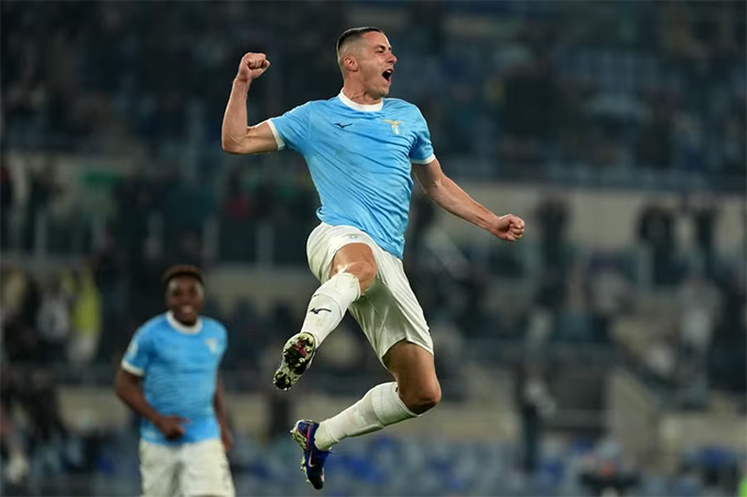 Lazio giành chiến thắng 2-1 trên sân nhà ở Serie A