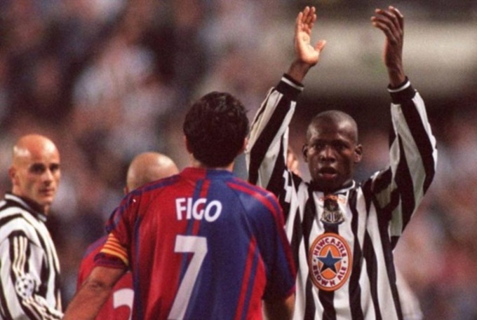 Newcastle từng thắng Barca 3-2 ở St. James' Park tại vòng bảng Champions League 1997/98