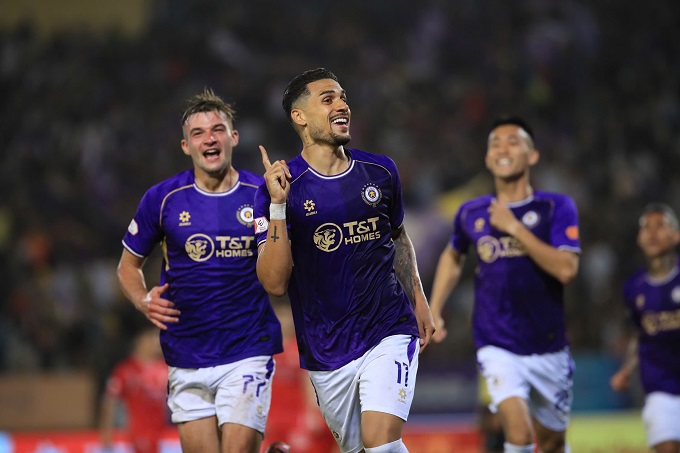 Hà Nội sẽ cắt mạch chiến thắng của SLNA? Ảnh: Minh Tuấn