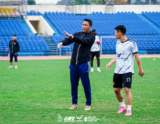 Thầy trò HLV Mai Xuân Hợp sẽ có chuyến làm khách đầy khó khăn tại Thiên Trường. Ảnh: CTV