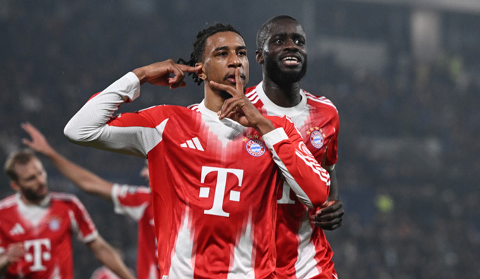 Bayern đặt một chân vào tứ kết Champions League