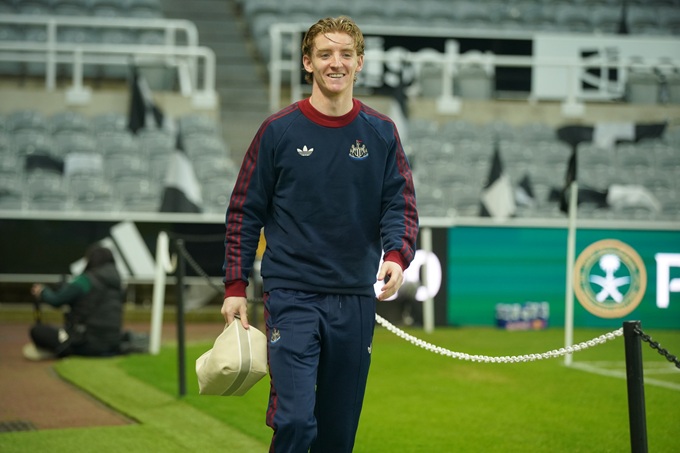 Alan Shearer chỉ trích Anthony Gordon thậm tệ