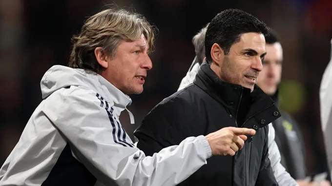 Gabriel Heinze: Người anh lớn nâng tầm 'nhà trẻ' Arsenal