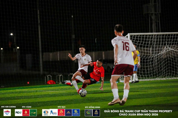 Dù đã rất nỗ lực nhưng Dương Út vẫn không thể giúp FC Hoa Hồng có được kết quả tốt.