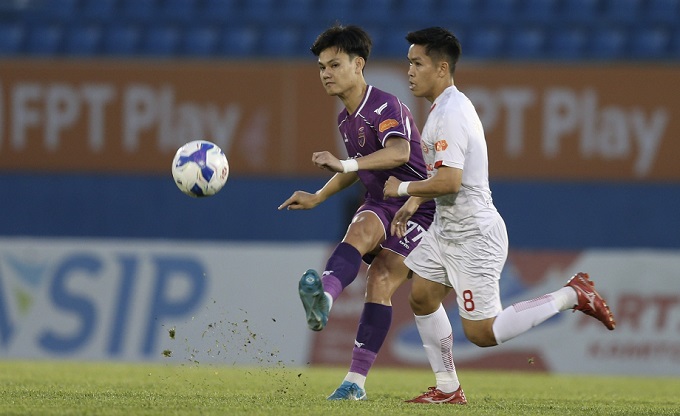 Becamex TP.HCM đang dần chìm xuống khu vực nguy hiểm. Ảnh: Quốc An 