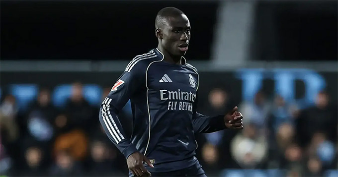 Mendy lại dính chấn thương