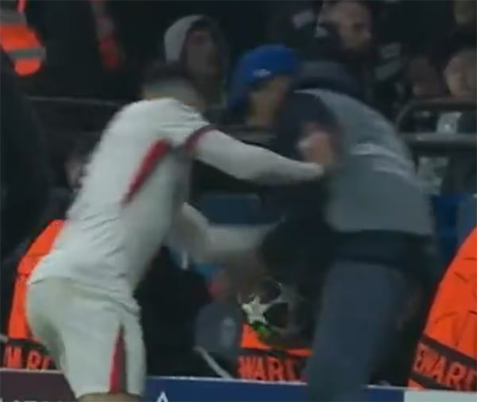 Hình ảnh không đẹp của Neto