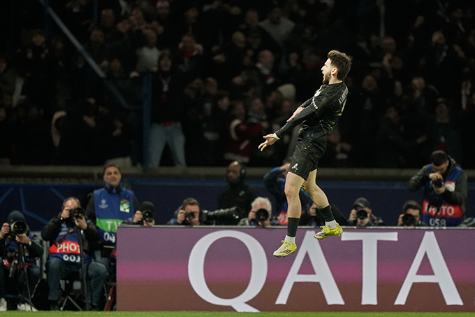 Anh thay đổi cục diện sau khi vào thay Doue