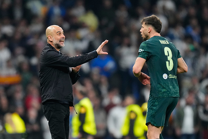 Pep Guardiola chọn "thử nghiệm" không đúng lúc tại Bernabeu