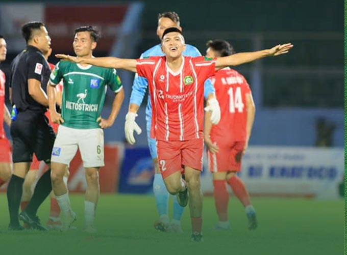 Văn Khoa có siêu phẩm vào lưới Khánh Hòa. Ảnh - Đồng Nai FC