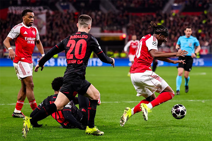 Madueke thi đấu nổi bật khi vào thay Saka ở trận hòa Newcastle