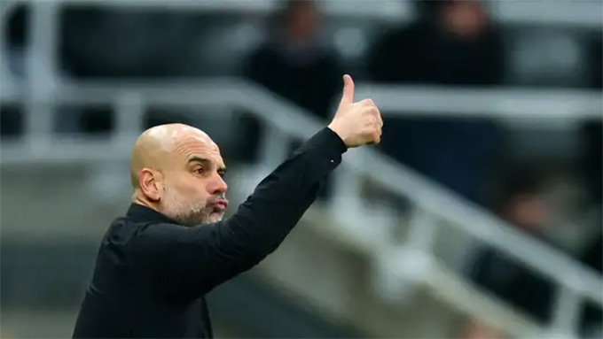 HLV Guardiola vừa giành giải nhà cầm quân hay nhất Premier League tháng 2
