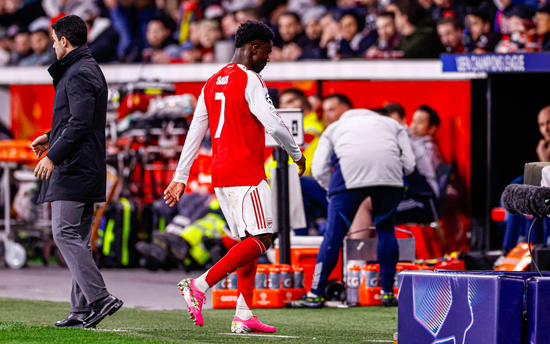 Arteta hiếm khi rút Bukayo Saka khi Arsenal đang cần bàn thắng như ở trận làm khách của Leverkusen