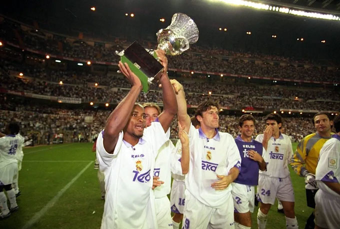 Ze Roberto khi còn khoác áo Real