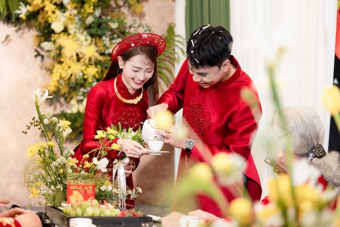 Huyền Tranh và Đức Huy rãng ngời hạnh phúc trong ngày cưới. Ảnh: FBNV