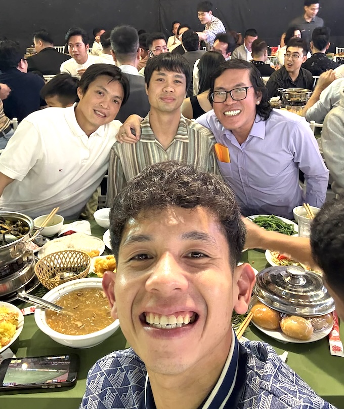 Công Phượng, Tuấn Anh và Hồng Duy tại tiệc cưới. Ảnh: Hồng Duy