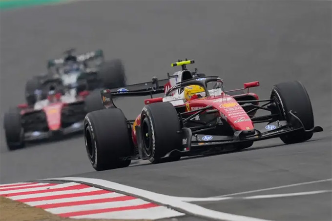 Hamilton chỉ có thể về đích ở vị trí thứ 3