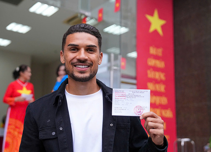 Đỗ Hoàng Hên đi bầu cử - Ảnh: Thiên Minh 