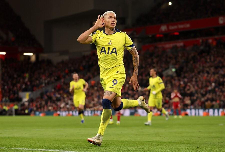 Richarlison gỡ hòa cho Tottenham ở phút 90 cho thấy vấn đề về khả năng quản lý trận đấu của Slot