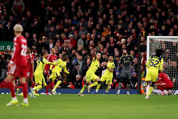 Liverpool bị Tottenham cầm hòa dù được thi đấu trên sân nhà