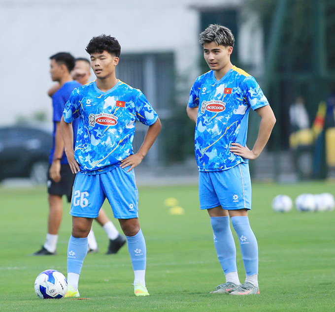 HLV Đinh Hồng Vinh muốn thử sức Antonio - Ảnh: Phan Tùng 