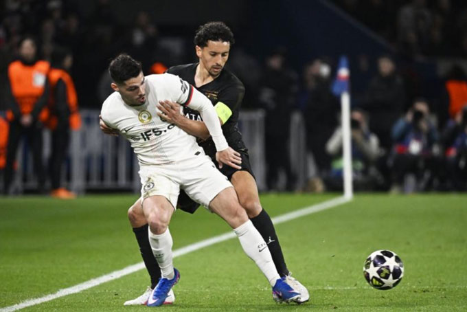 Marquinhos tỏ ra thua thiệt so với các cầu thủ tốc độ bên phía Chelsea
