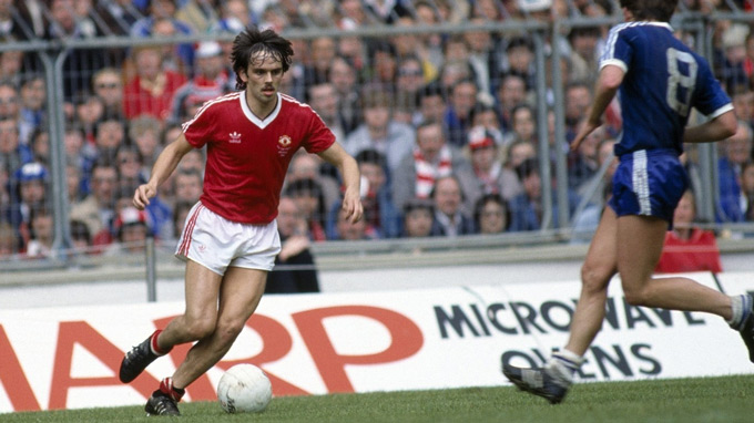 Davies (trái) rốt cuộc đã tự kết liễu đời mình