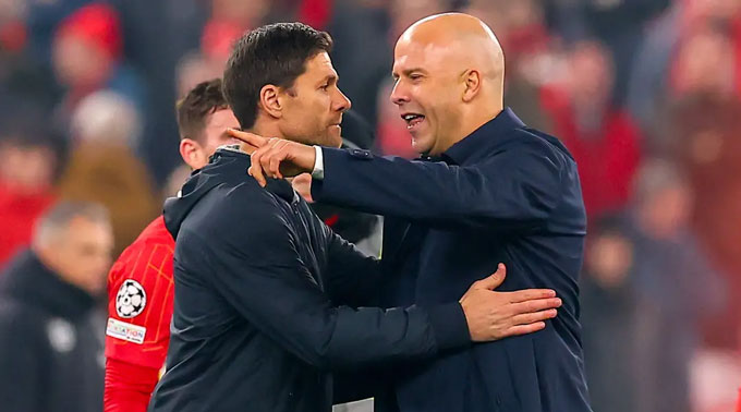 Alonso có thể thay Slot dẫn dắt Liverpool. Ảnh: Getty Images