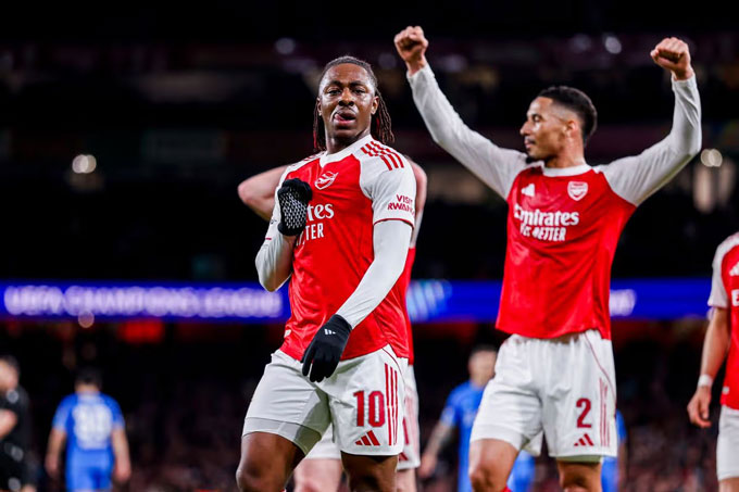 Eze lập siêu phẩm giúp Arsenal ngược dòng đánh bại Leverkusen - Ảnh: Getty Images