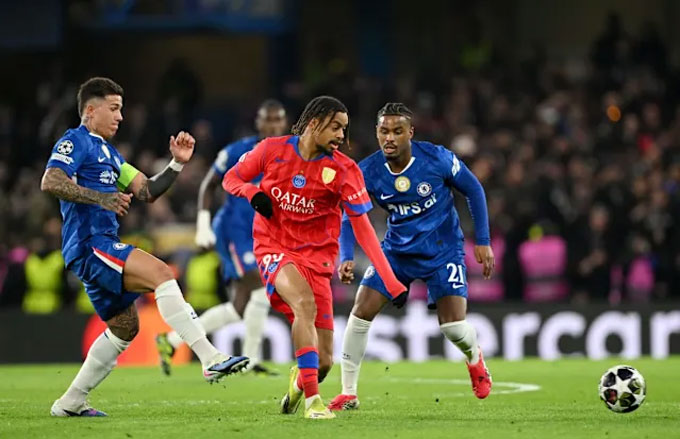 Barcola cũng tung hoành bên cánh đối diện - Ảnh: Yahoo!Sport