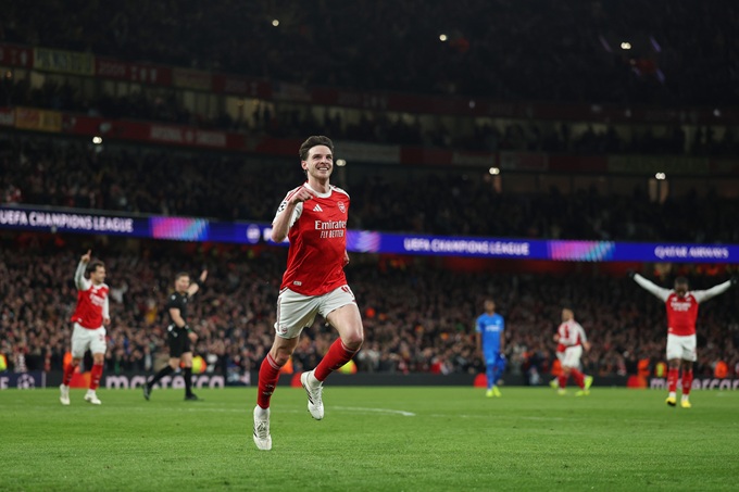 Rice ăn mừng sau khi ghi bàn ấn định chiến thắng 2-0 trước Leverkusen