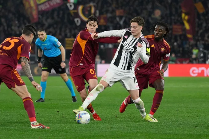 Roma bắt đầu trượt dốc sau trận hòa 3-3 với Juventus