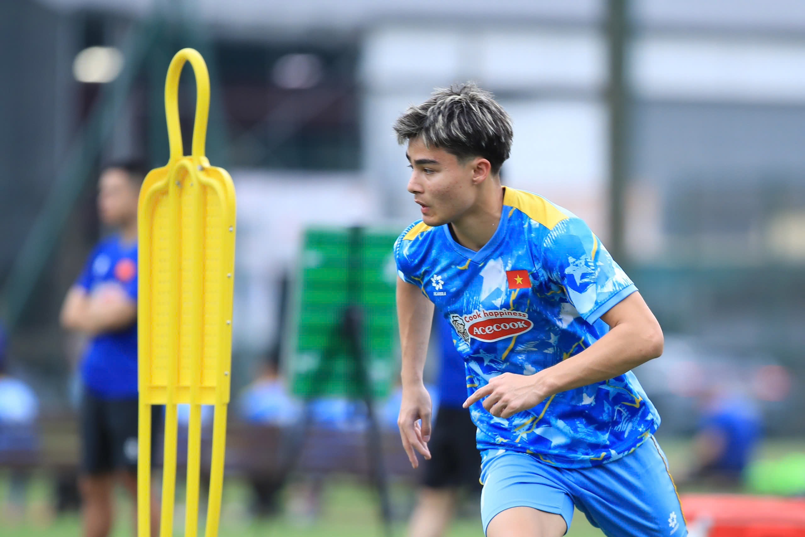 Cầu thủ sinh ra ở Croatia về cơ bản có thể giao tiếp với đồng đội bằng tiếng Việt. Ảnh: Phan Tùng