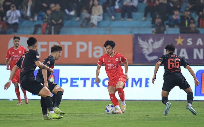 Các cầu thủ Ninh Bình đang rất muốn thắng để lấy lại niềm tin ở V.League. Ảnh: Đức Cường 