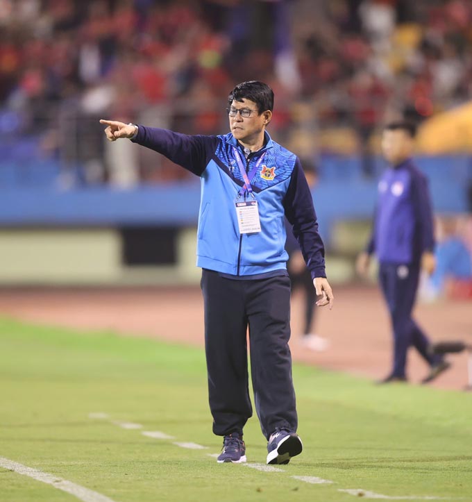 HLV Vũ Tiến Thành ra mắt Ninh Bình với 1 trận hoà và 1 trận thua. Ảnh - Đức Cường