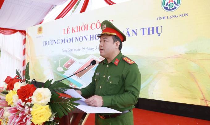 Thượng tá Nguyễn Hữu Đức, Phó Giám đốc Công an tỉnh Lạng Sơn phát biểu tại sự kiện