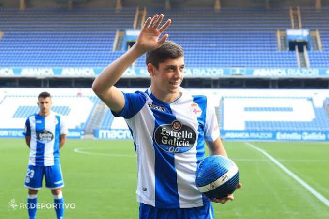 Valverde ra mắt Deportivo (ảnh: RCDDeporitvo.com)