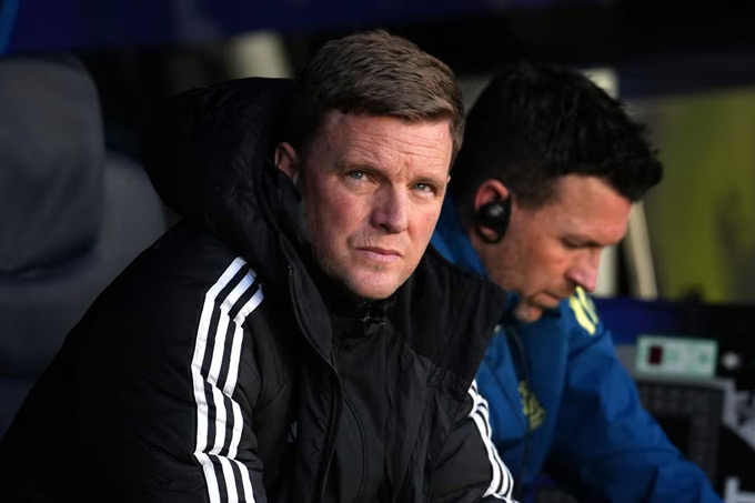 Eddie Howe tái lập kỷ lục buồn của Gary Neville