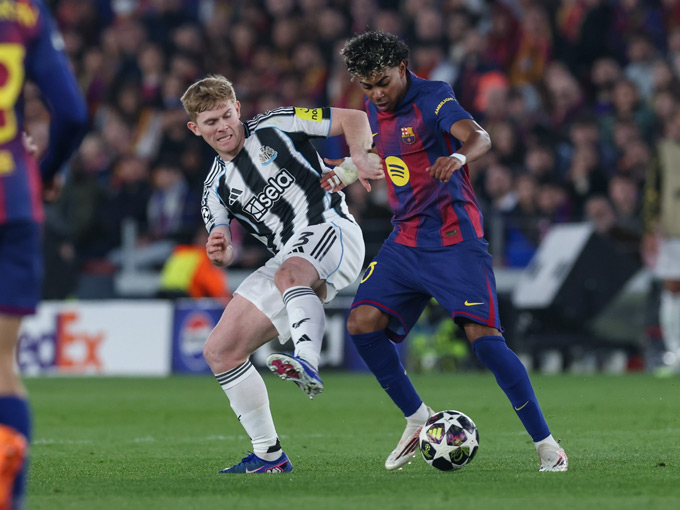 Newcastle đã thua tan tác Barca
