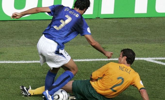 Grosso và cú ngã đầy tinh quái kiếm về quả penalty định mệnh cho Italia