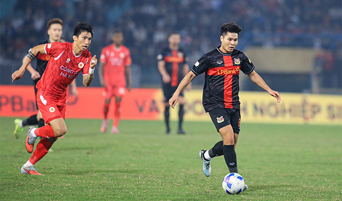 Văn Hậu trở lại ĐT Việt Nam sau gần 3 năm điều trị chấn thương - Ảnh: Minh Tuấn 