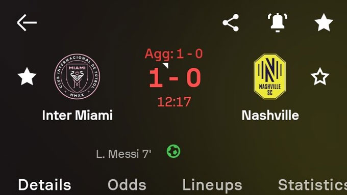 Messi cán mốc lịch sử khi ghi bàn ở phút thứ 7, giống số áo của Ronaldo. Ảnh: Twitter