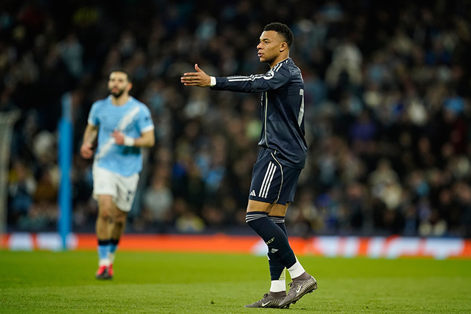 Mbappe sẽ bị treo giò ở trận lượt về, nếu dính thẻ tại Bernabeu