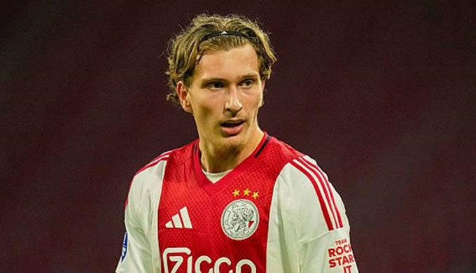  Godts trong màu áo Ajax